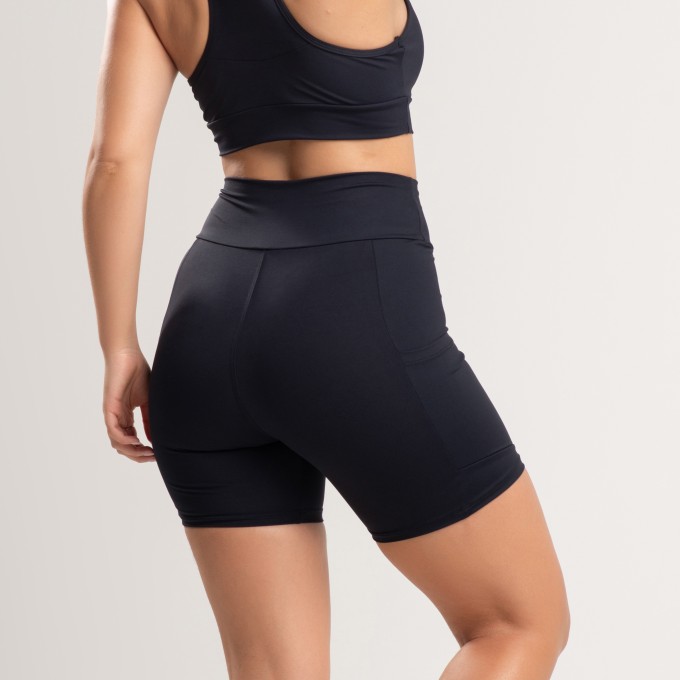 Short Fitness Básico Com Bolso Nas Laterais Preto