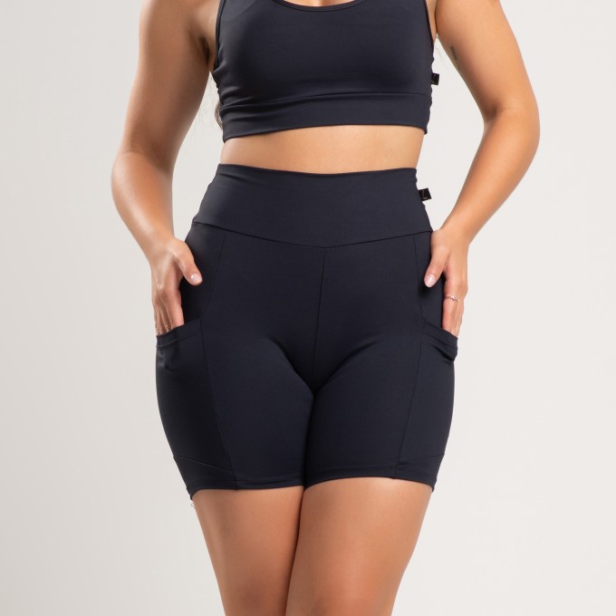 Short Fitness Básico Com Bolso Nas Laterais Preto