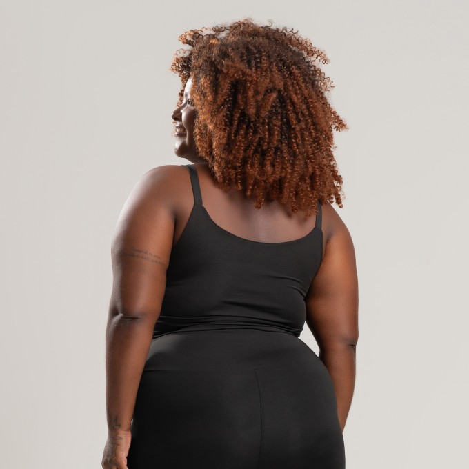 Top Cropped Embutido Preto Plus Size