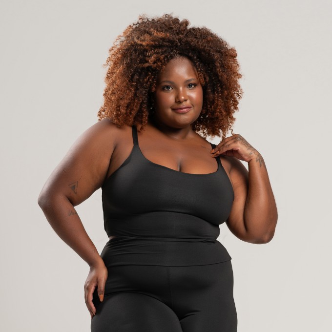 Top Cropped Embutido Preto Plus Size