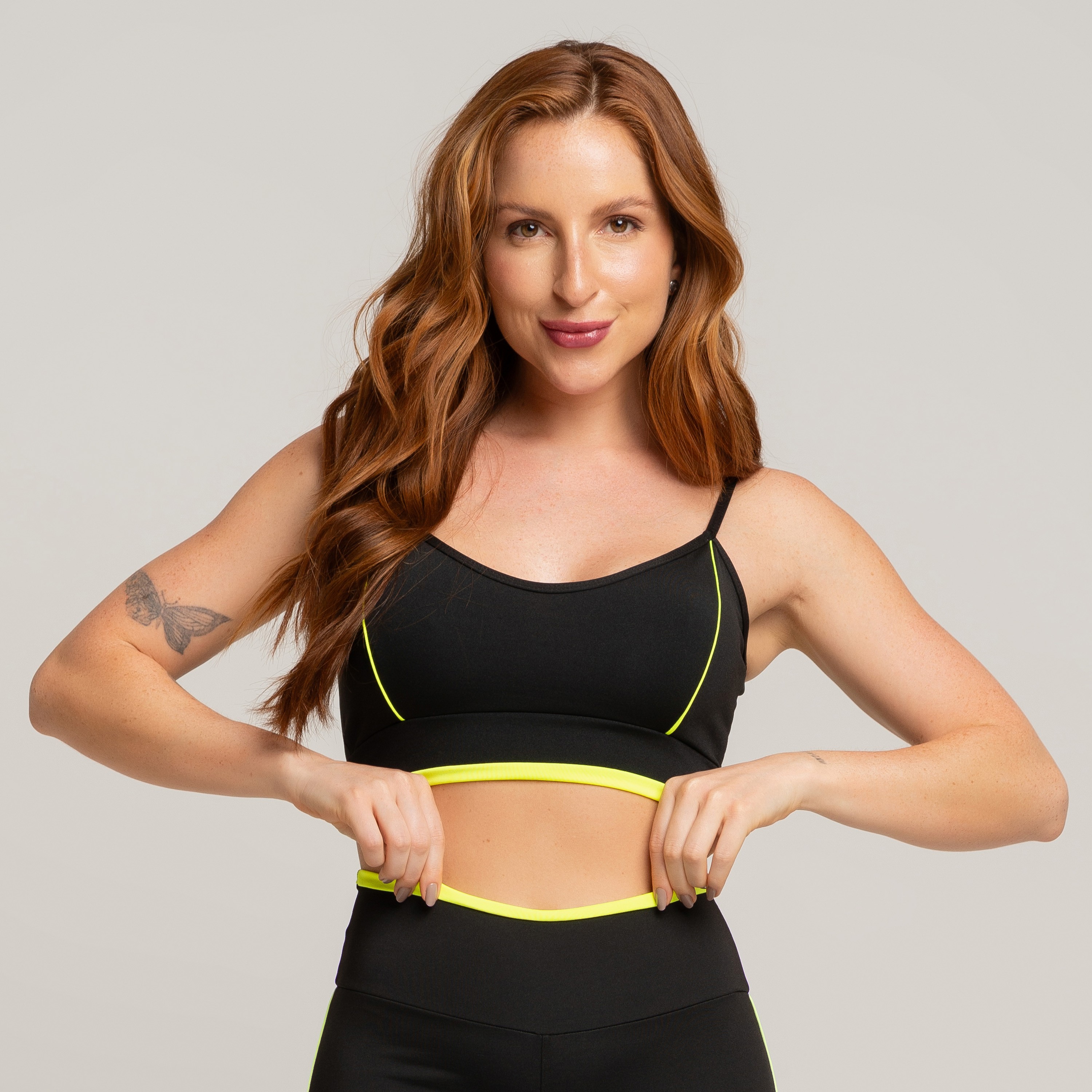 Top Fitness Básico Com Detalhe Em Vivo Preto Amarelo Neon