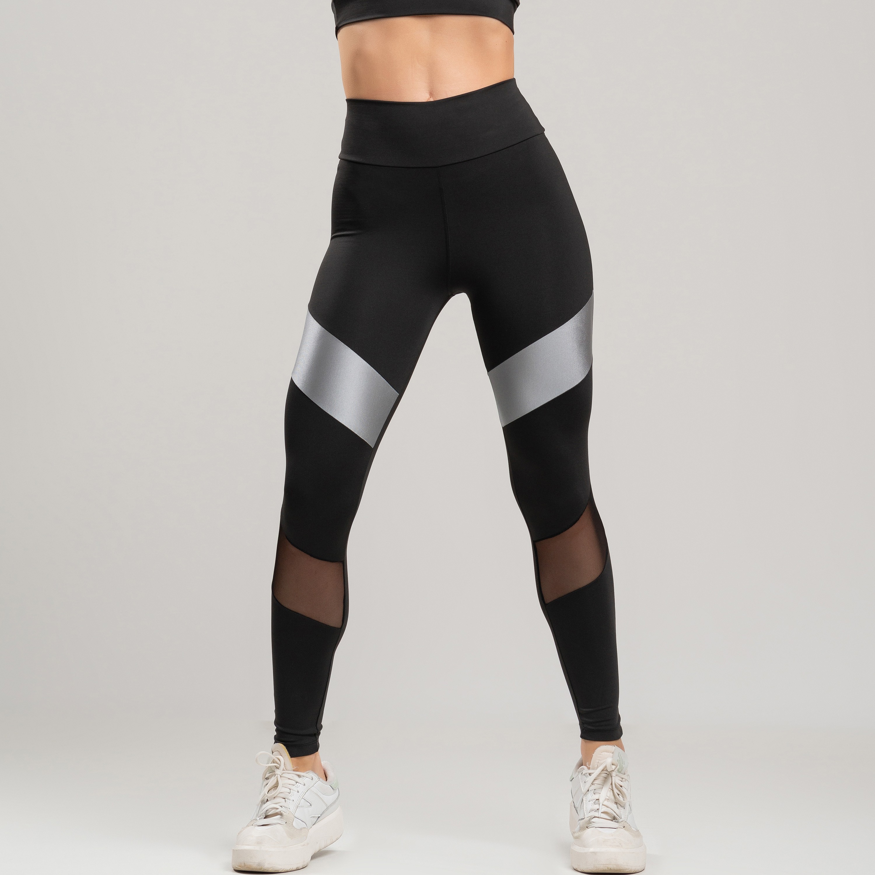 Calça Legging Gloss com Recortes em Tule e Poliamida