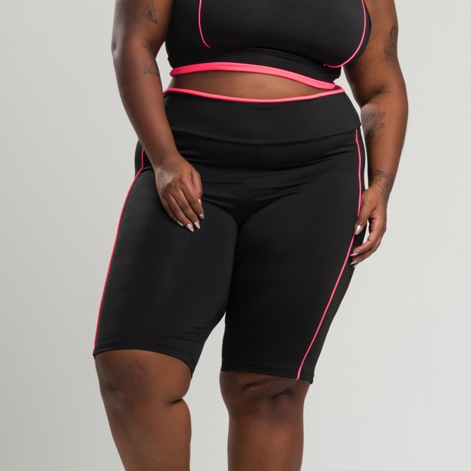Short Básico Plus Size com Detalhe em Vivo Rosa Neon
