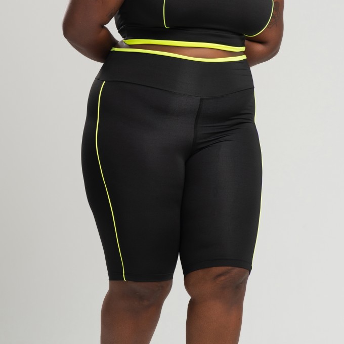 Short Básico Plus Size com Detalhe em Vivo Amarelo Neon