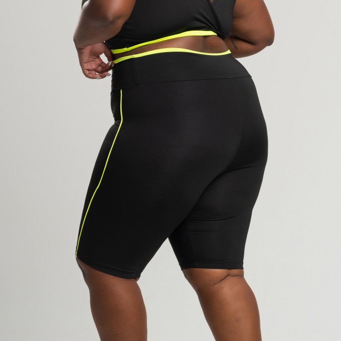 Short Básico Plus Size com Detalhe em Vivo Amarelo Neon