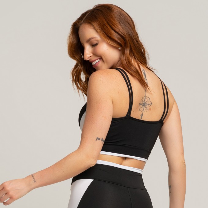 Top Fitness Em Detalhe Em Tela Arrastão Preto Branco