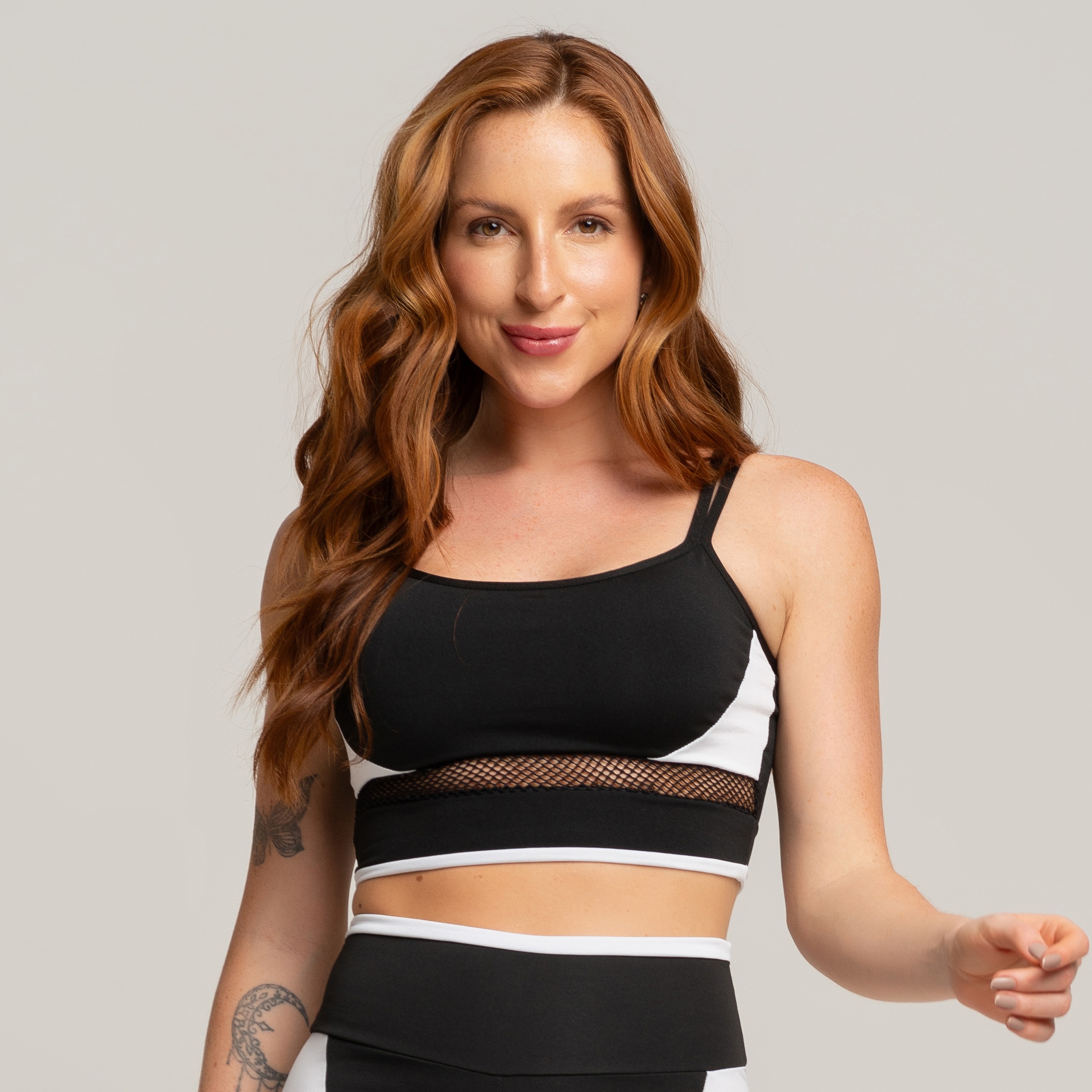 Top Fitness Em Detalhe Em Tela Arrastão Preto Branco