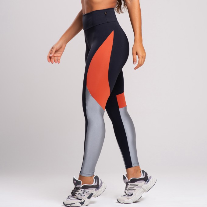 Calça Legging Com Recortes Em Cores