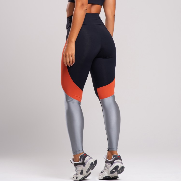 Calça Legging Com Recortes Em Cores