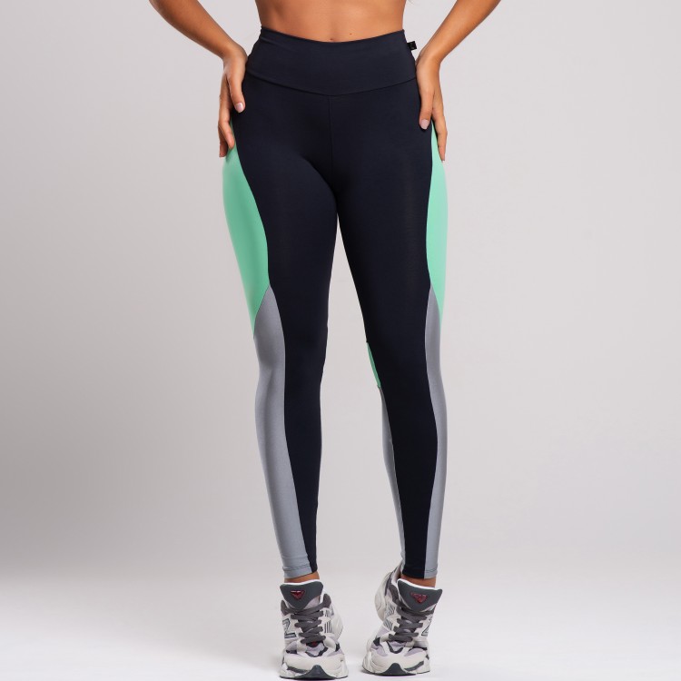 Calça Legging Com Recortes Em Cores