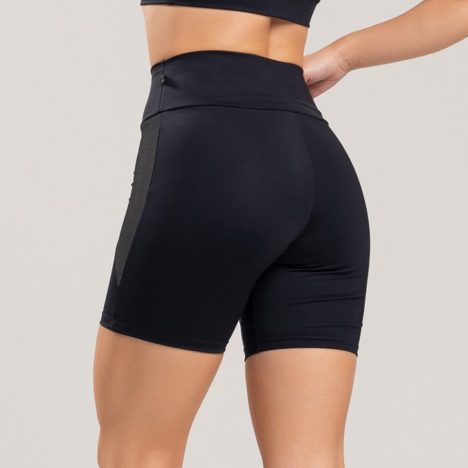 Short Feminino Fitness Preto com Recortes em Tecido Brilhoso