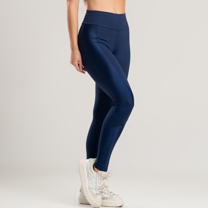 Legging Fitness Marinho com Recortes em Tecido Brilhoso